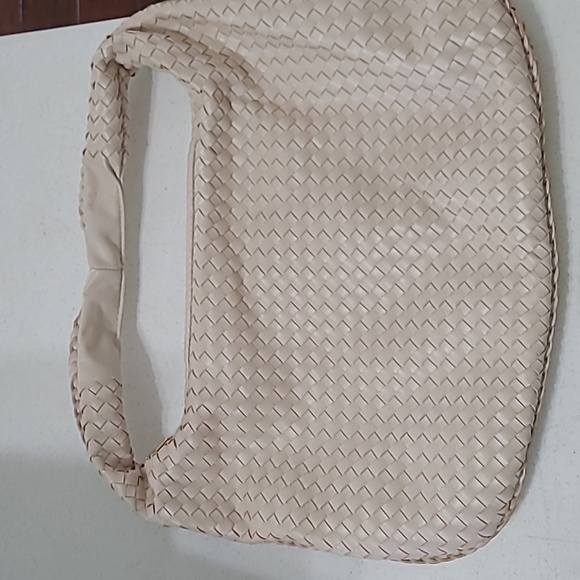 Urban Expressions Elegant Cream Woven Women's Shoulder Bag - Picture 2 of 12